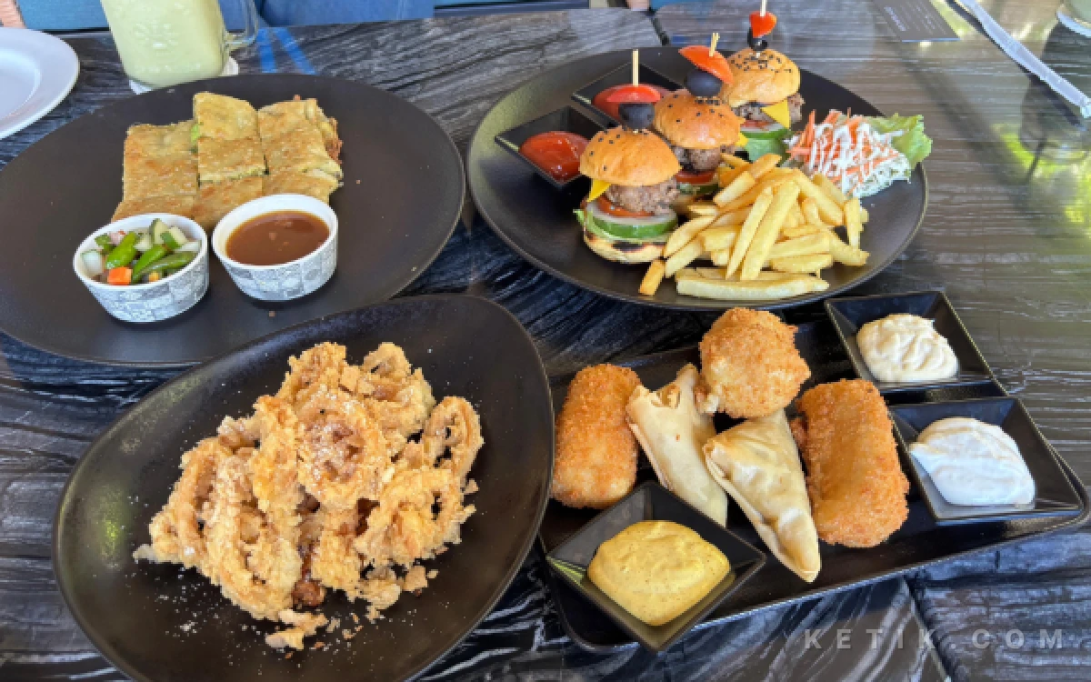 Thumbnail El-Youm Coffee and Eatery di Aston Malang, Tempat Nongkrong dan WFC Baru Favorit di Kota Malang