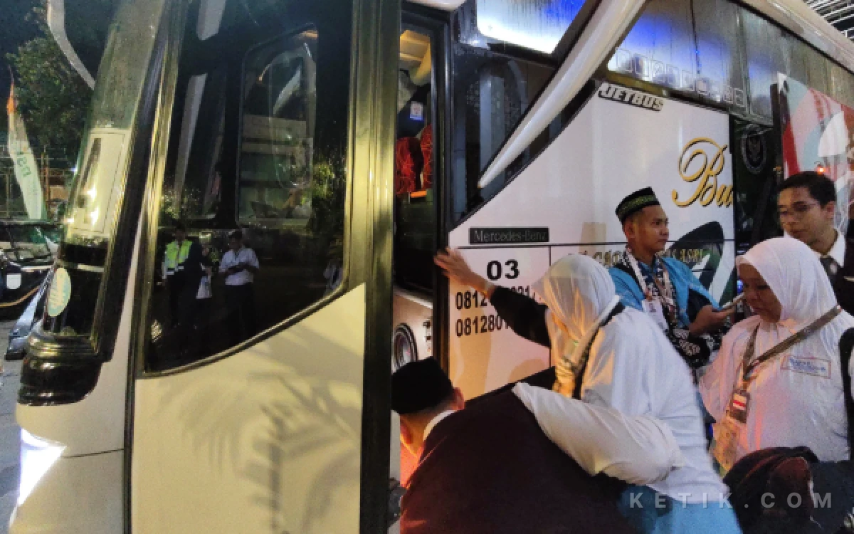 Thumbnail Berita - Hari Kelima Operasional, 4.940 Jemaah Haji Berangkat dari Embarkasi Surabaya