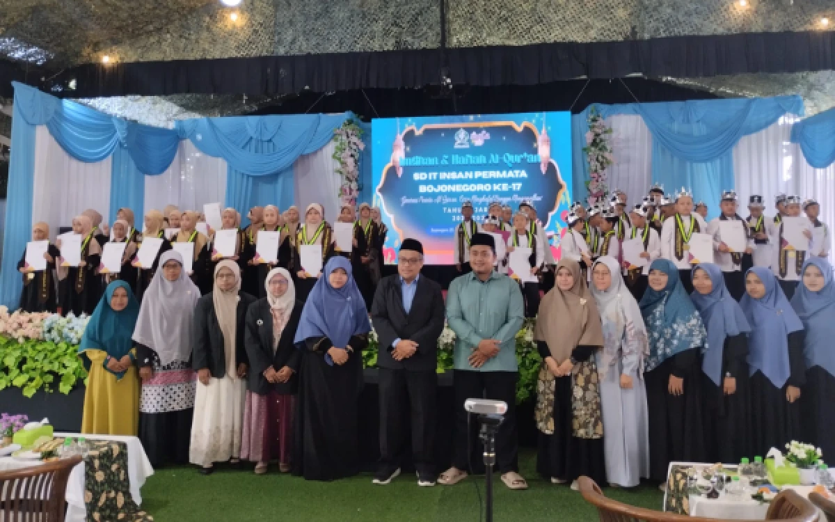 Thumbnail Berita - Haflah dan Imtihan Al-Qur’an ke-17, SD IT Insan Permata Bojonegoro Wisuda 175 Siswa