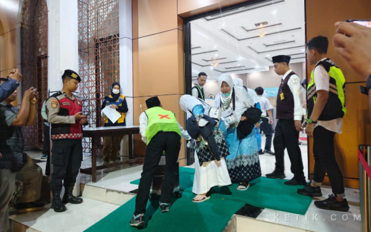 Thumbnail Berita - 5.252 Jemaah Berangkat ke Tanah Suci, 6.075 Tiba di Asrama Haji Embarkasi Surabaya