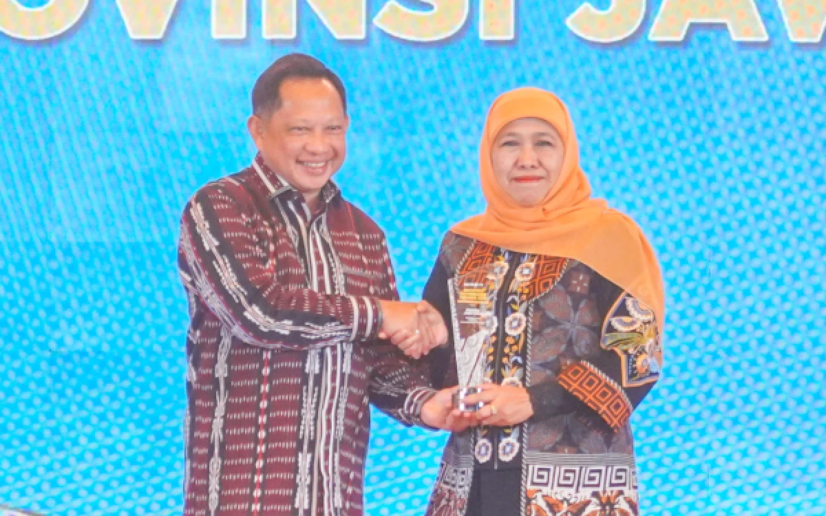Thumbnail Berita - Jawa Timur Raih National Governance Awards 2026, Gubernur Khofifah Tegaskan Penguatan Ekonomi Desa Lewat Koperasi Merah Putih