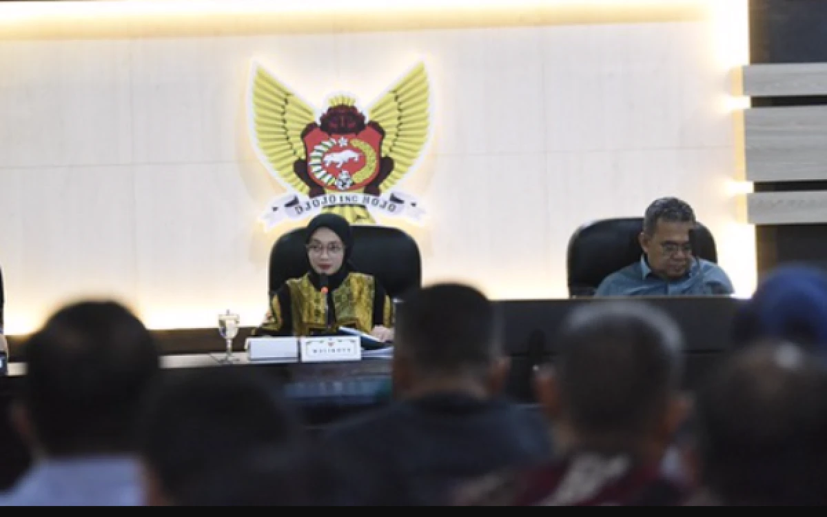 Thumbnail Berita - Mbak Wali Buka Rakerwil VII PATELKI Jatim, Tekankan Peran Strategis Laboratorium Medik