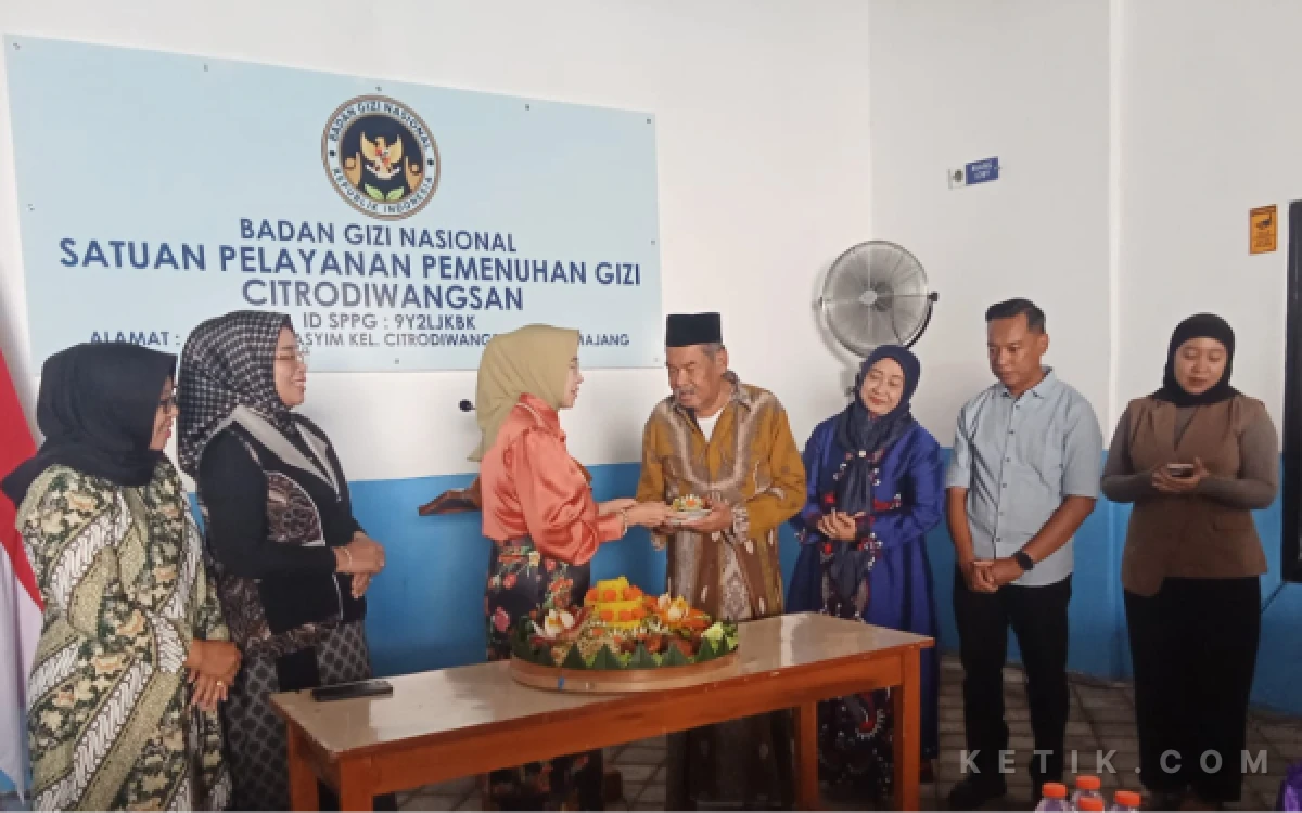 Thumbnail Berita - Resmikan SPPG Tompokersan 05, Bupati Lumajang Ingatkan Mitra SPPG Soal Kualitas MBG