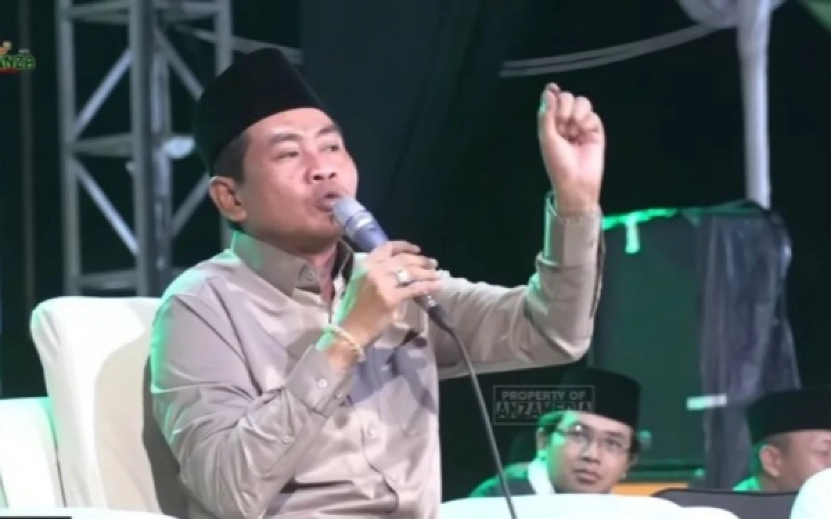 Thumbnail Berita - Sosok KH Anwar Zahid, Pendakwah Kondang yang Berani Kritik Korupsi dan Koperasi Merah Putih