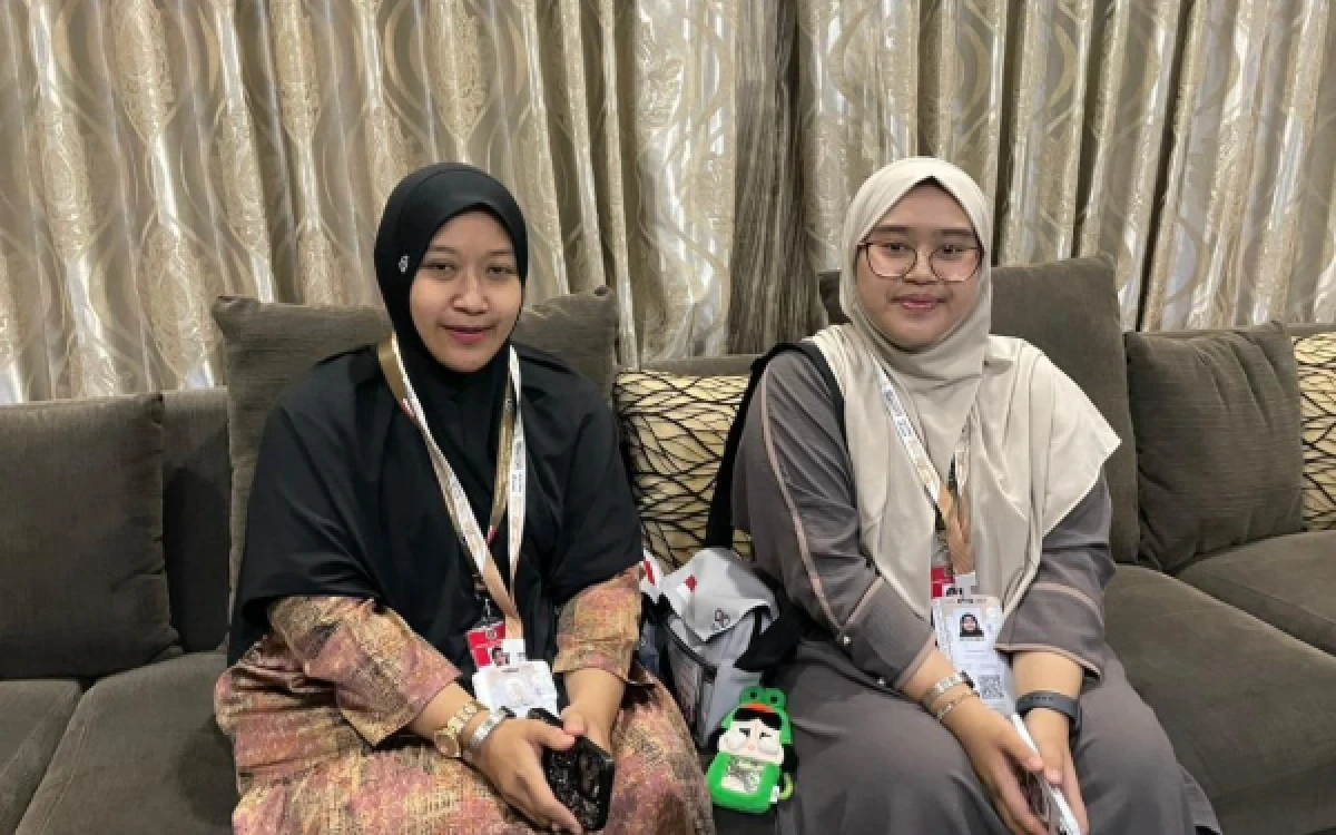 Thumbnail Berita - Aysilla Naila Sari Siswi 15 Tahun Asal MTsN 1 Kota Malang Jadi Jemaah Haji Termuda, Jalani Ujian Sekolah di Tanah Suci