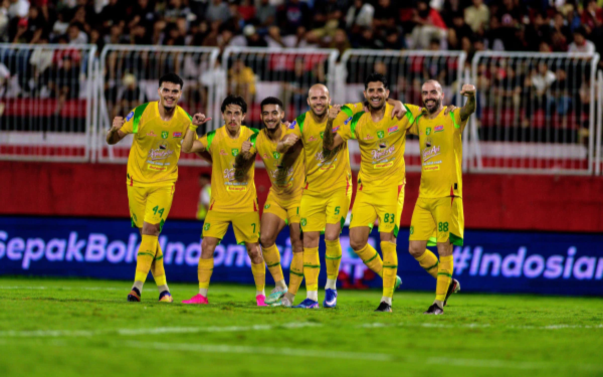 Thumbnail Berita - Jadwal Derbi Jatim Arema FC vs Persebaya, Ini Pesan Tegas Milos Raickovic untuk Skuad Bajul Ijo