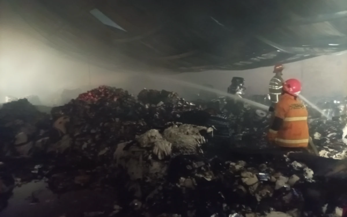 Thumbnail Berita - Jelang Kemarau, Damkar Ingatkan Warga Malang: 50 Persen Kebakaran Dipicu Korsleting Listrik