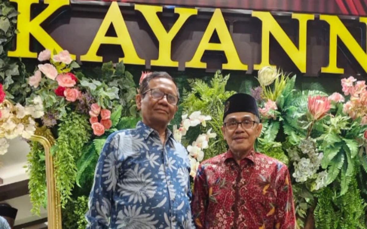 Thumbnail Berita - Kala Dua Profesor asal Madura Bertemu! Ngopi, Merajut Ukhuwah untuk Kebangsaan