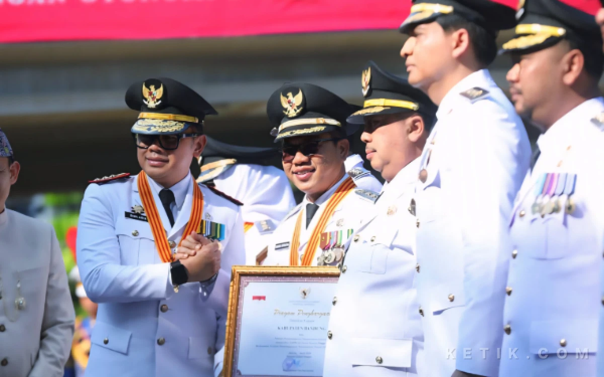 Thumbnail Berita - Kado Terindah Hari Jadi ke-385, Pemkab Bandung Cetak Sejarah Pertama Kali Raih Status Kinerja Tinggi dari Kemendagri