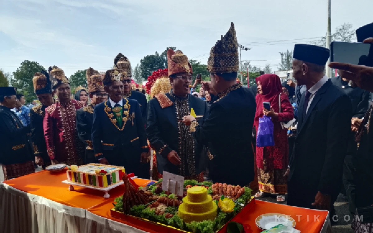 Thumbnail Berita - Wagub Aceh Sebut Pengesahan APBK Aceh Singkil Paling Lambat di Indonesia