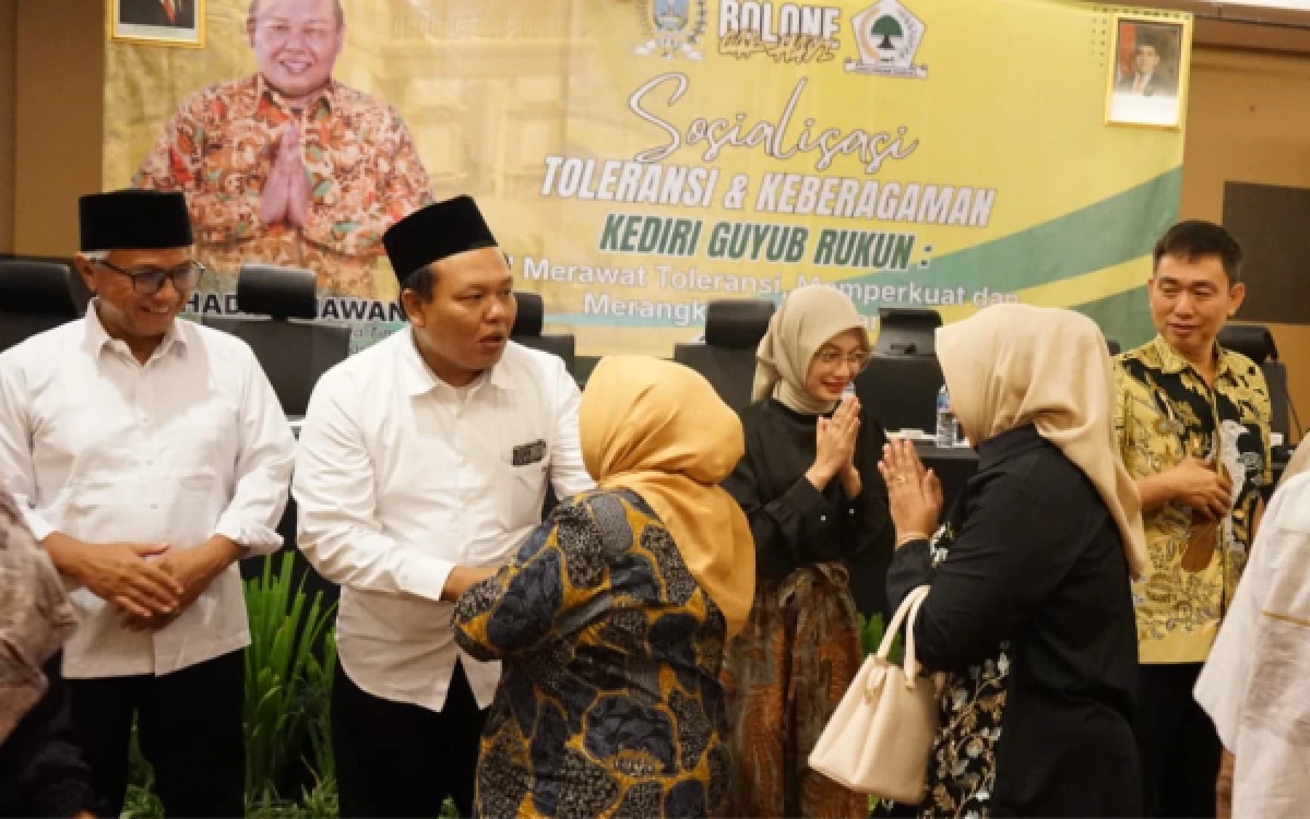Thumbnail Berita - Hadiri Halalbihalal Sedulur Sarmuji Bolone Hadi, Mbak Wali Kota Kediri Ajak Warga Jaga Kebersamaan