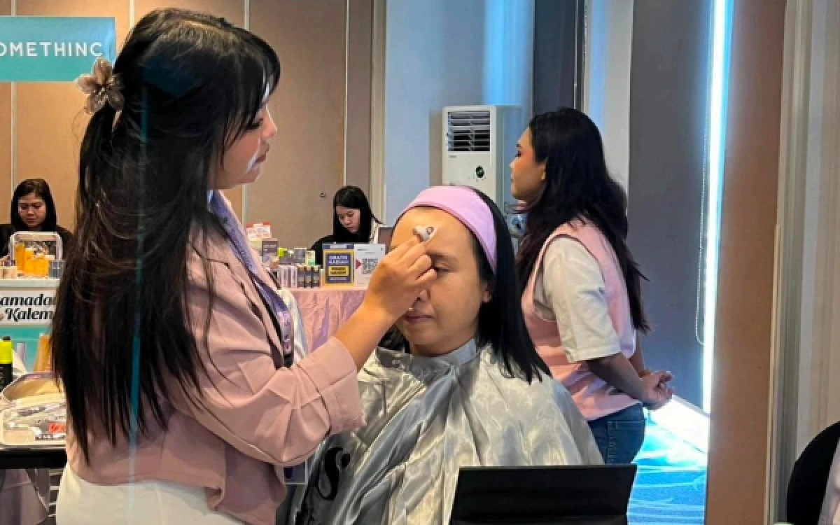 Thumbnail Berita - Puluhan MUA Ikuti Kelas Merias, Ajak Perempuan Kenali Karakter Diri