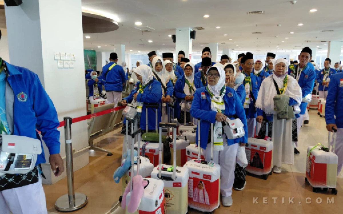 Thumbnail Berita - Tuntas! 1.294 Jemaah Haji Brebes Terbang ke Tanah Suci, 5 Orang Tertunda karena Sakit