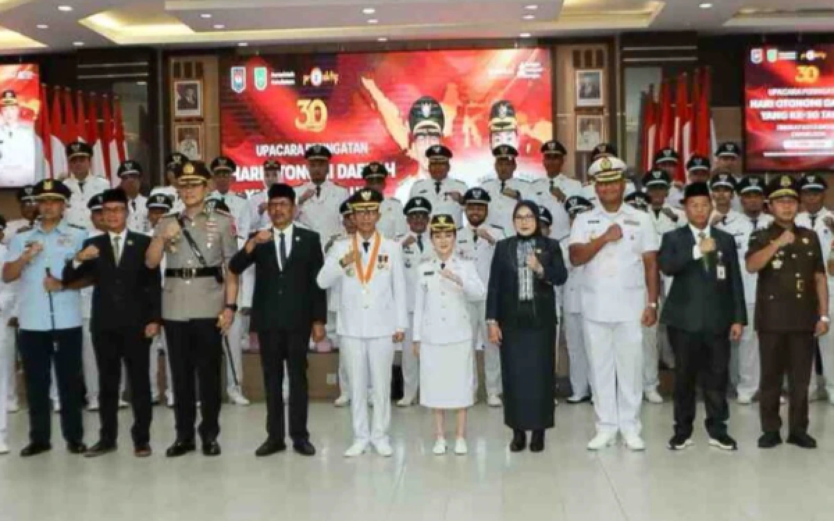 Thumbnail Berita - Pimpinan DPRD Kota Batam Hadiri Upacara Hari Otonomi Daerah