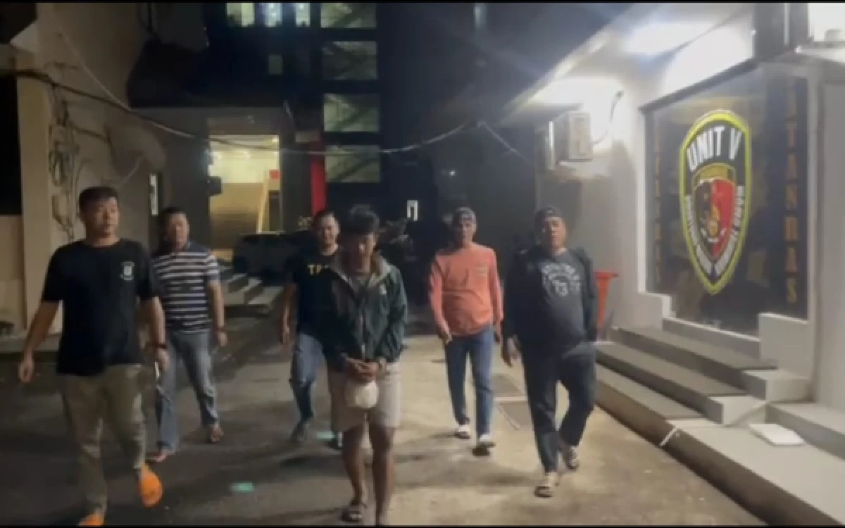 Thumbnail Berita - Polda Sumsel Bekuk DPO Spesialis Curi Baterai Tower, Jejak Kejahatan 43 TKP Lintas Provinsi