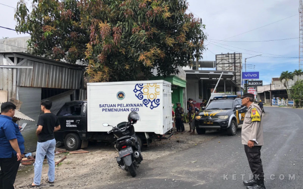 Thumbnail Berita - Baru Keluar SPBU, Mobil MBG Hantam 3 Rumah Warga di Kabupaten Malang