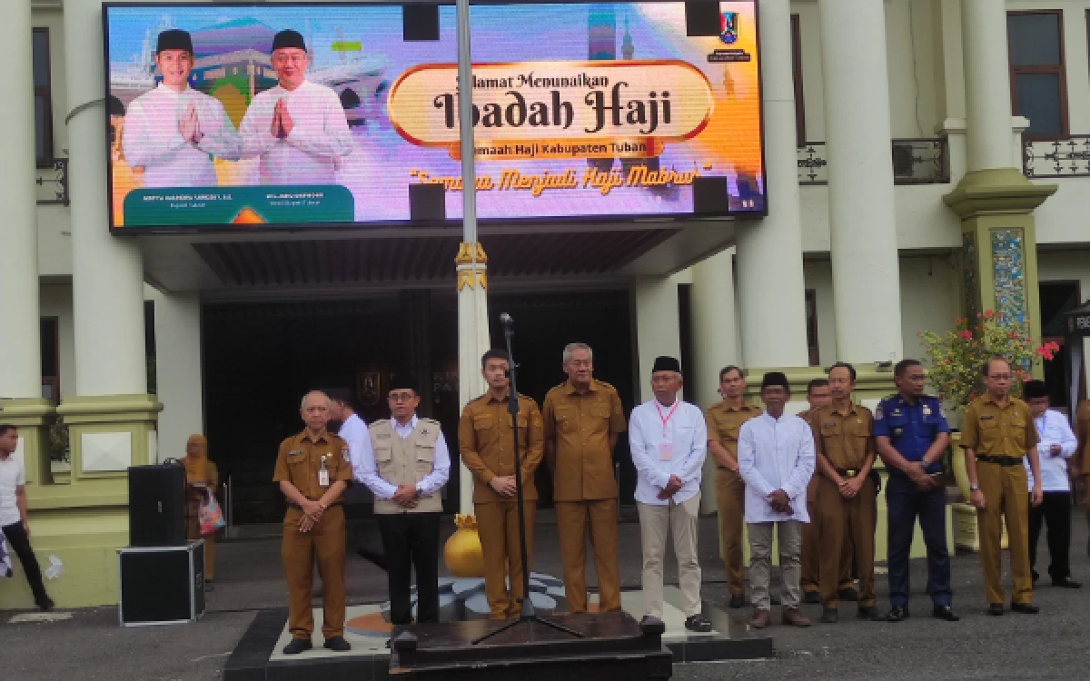 Thumbnail Berita - Kloter Perdana Jemaah Haji Tuban Diberangkatkan, 376 Orang Siap Menuju Tanah Suci