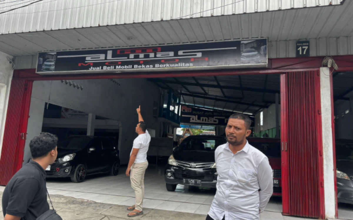 Thumbnail Berita - Tindaklanjuti Laporan Pemilik Baru, Satreskrim Polres Tuban Olah TKP Eks Showroom Almas