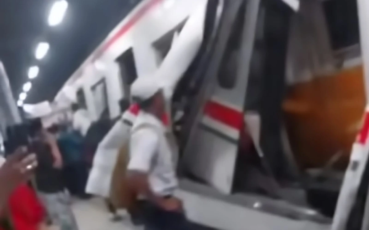 Thumbnail Berita - Tabrakan KRL Vs Argo Bromo, Raffi Ahmad Tiba di Stasiun Bekasi Timur Tinjau Evakuasi Penumpang