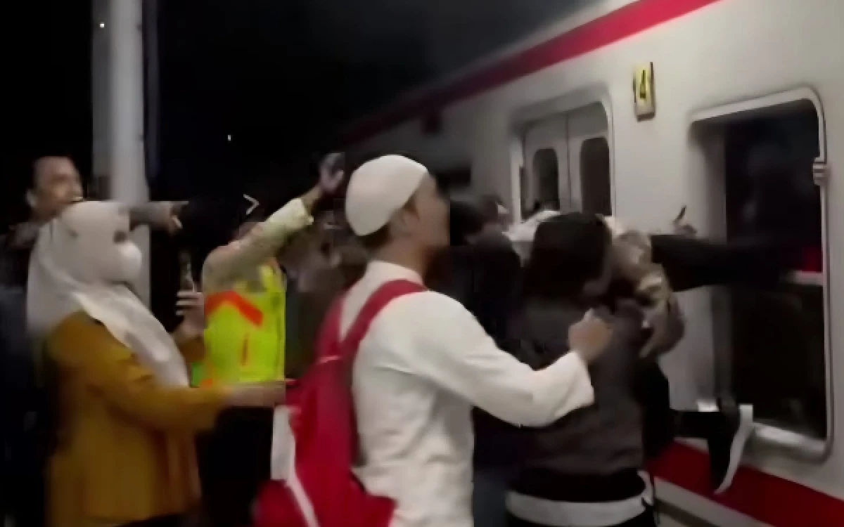 Thumbnail Berita - Update Tabrakan KRL Vs Argo Bromo di Bekasi Timur! 38 Korban Luka, 4 Penumpang Meninggal Dunia