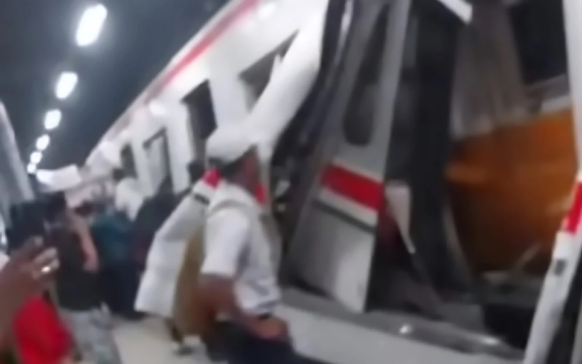 Thumbnail Berita - Tabrakan KA di Stasiun Bekasi Timur! Masih Terperangkap, 3 Penumpang KRL Terjepit Belum Berhasil Dievakuasi