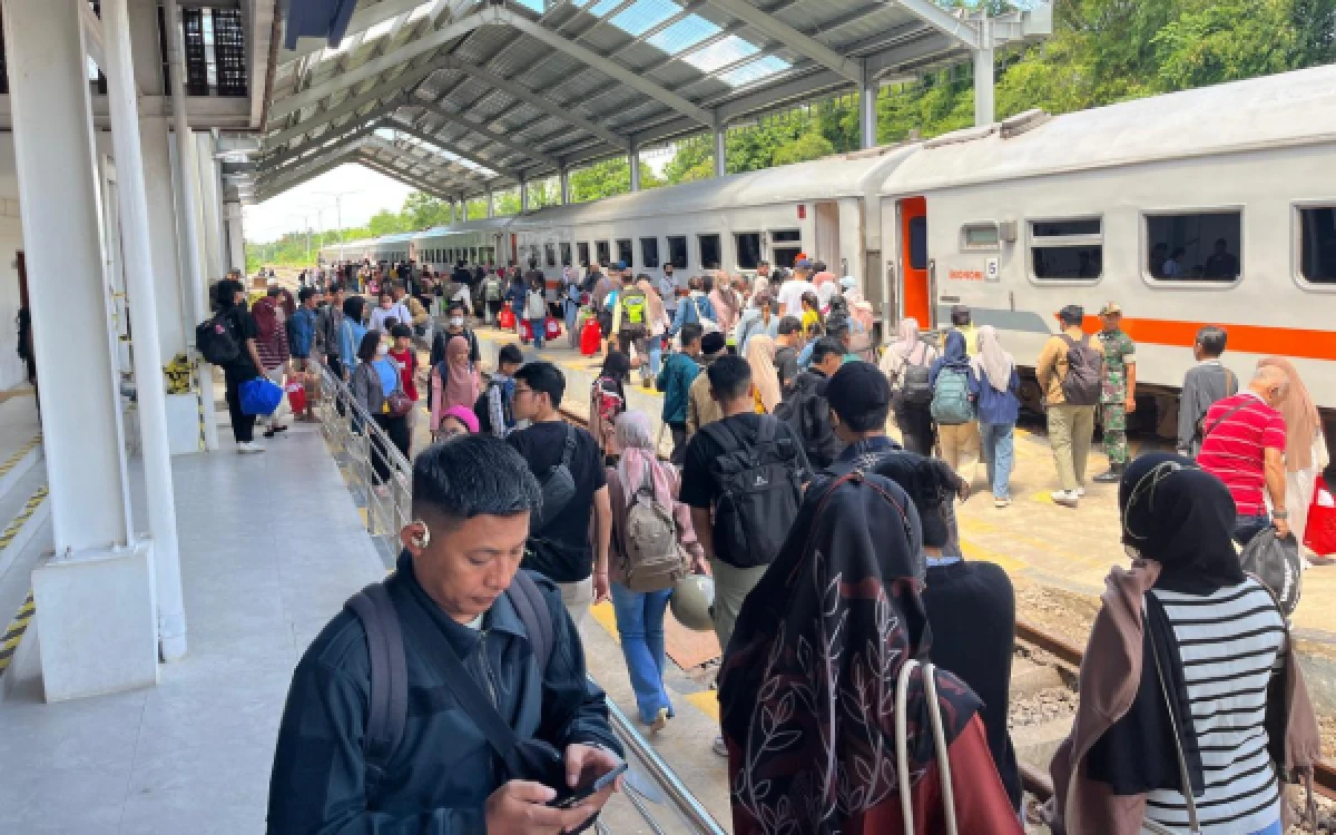 Thumbnail Berita - KAI Daop 9 Jember Pastikan Operasional KA Tetap Normal Pasca Insiden Bekasi Timur