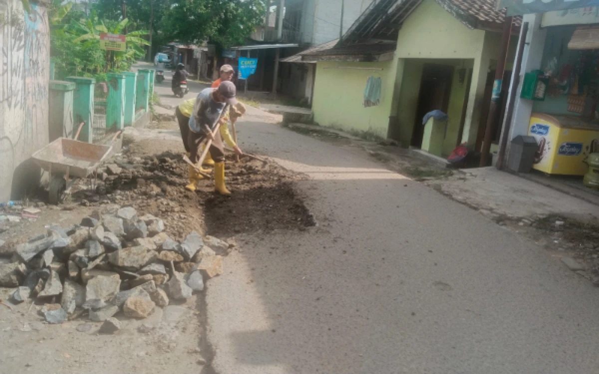 Thumbnail Berita - Apresiasi Perawatan Jalan Bhakti Manunggal, DPRD Lebak: Dukung Mobilitas dan Aktivitas Warga