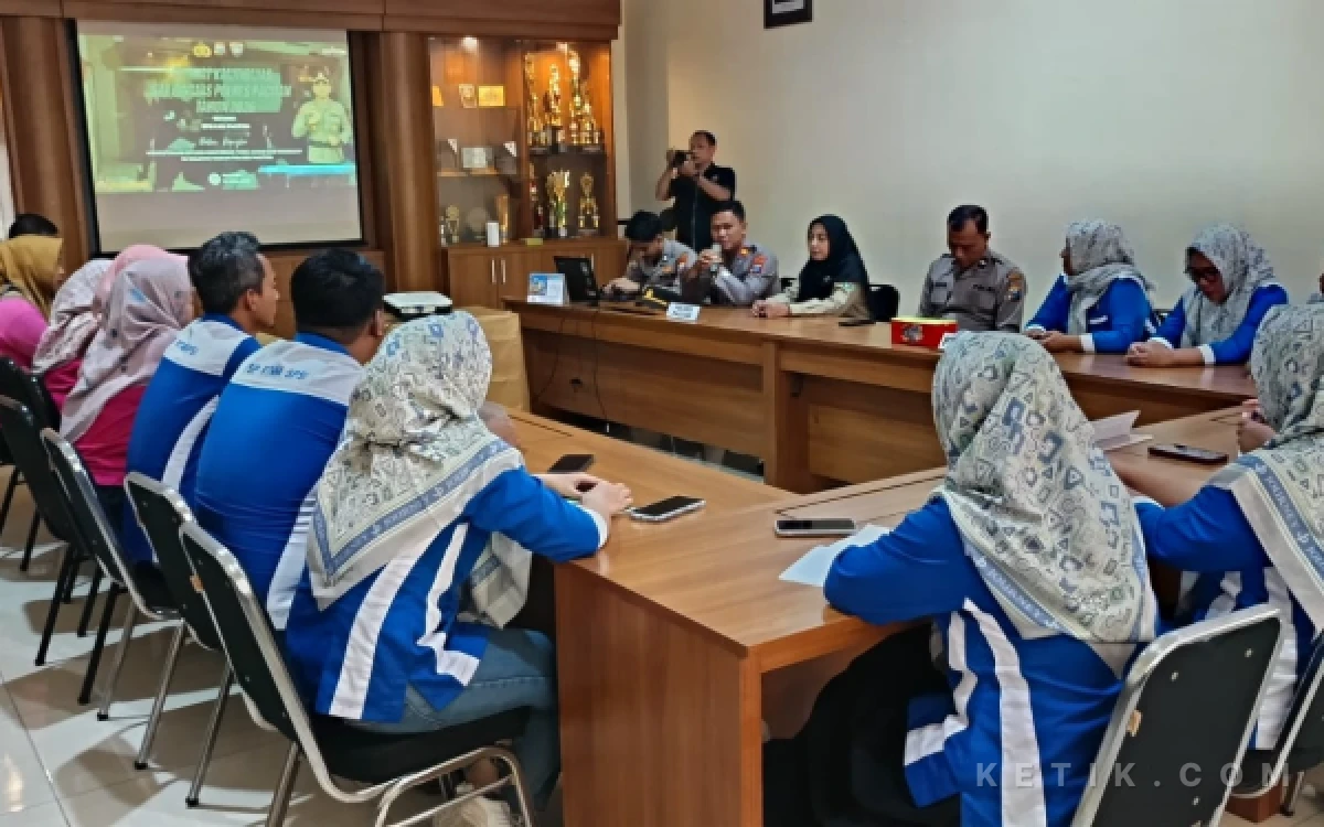 Thumbnail Berita - Buruh di Pacitan Bakal Rayakan May Day dengan Pemasangan Spanduk, Begini Isinya