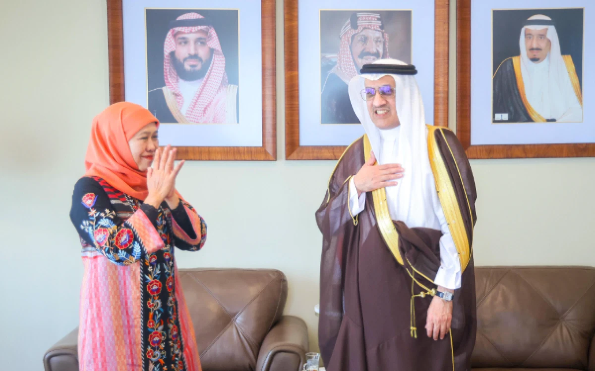 Thumbnail Berita - Gubernur Khofifah dan Dubes Arab Saudi Jajaki Kerja Sama Strategis Perkuat Investasi dan Logistik Haji