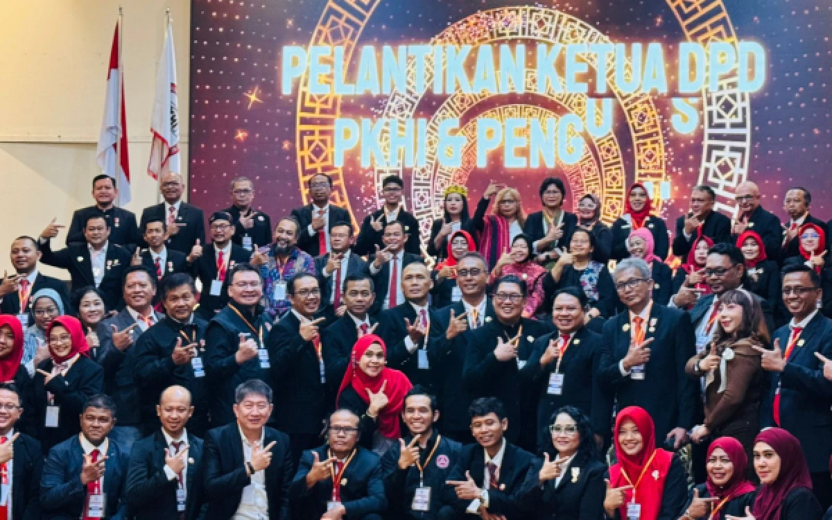 Thumbnail Berita - Soroti Darurat Kesehatan Mental, Tri Rismaharini Resmi Jadi Anggota Kehormatan PKHI