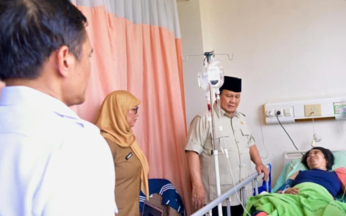 Thumbnail Berita - Presiden Prabowo Subianto Jenguk Korban Kecelakaan KA di Bekasi, Perintahkan Evaluasi Sistem Keselamatan