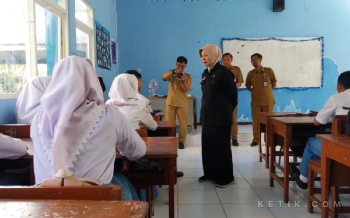 Thumbnail Berita - Wabup Nurul Azizah Kunjungi SMAN 3 Bojonegoro, Pastikan Dana PIP Sampai ke Siswa Tanpa Potongan