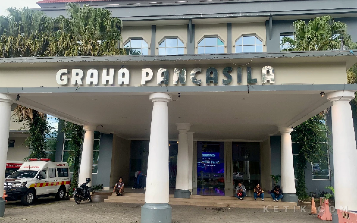 Thumbnail Berita - Hari Ini! Ada Nobar Derby Jatim Arema FC vs Persebaya di Balai Kota Among Tani Kota Batu