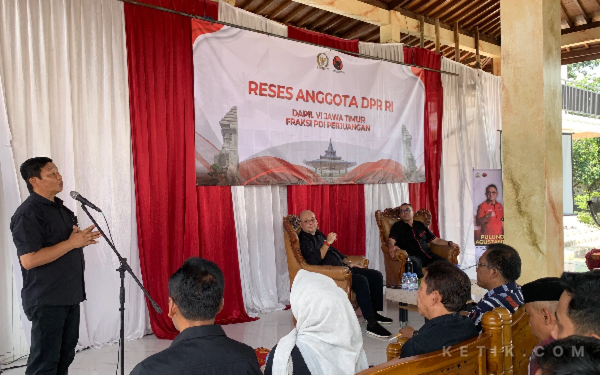 Thumbnail Berita - Gen Z Jadi Penentu, Romy Soekarno–Pulung Agustanto Dorong Politik Lebih Modern di Blitar