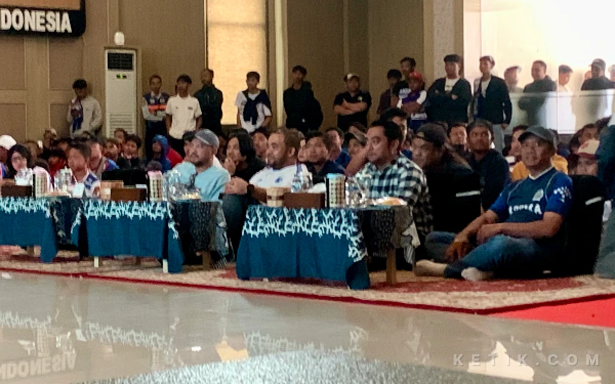 Thumbnail Berita - Antusiasme Aremania Luar Biasa, Mas Heli Siap Fasilitasi Nobar Lagi di Balai Kota Batu