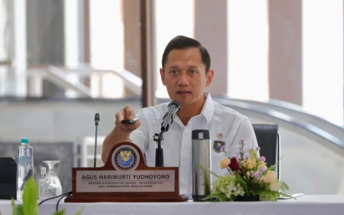 Thumbnail Berita - AHY Tanggapi Usulan Pemindahan Gerbong Perempuan: Sistem Transportasi Harus Aman