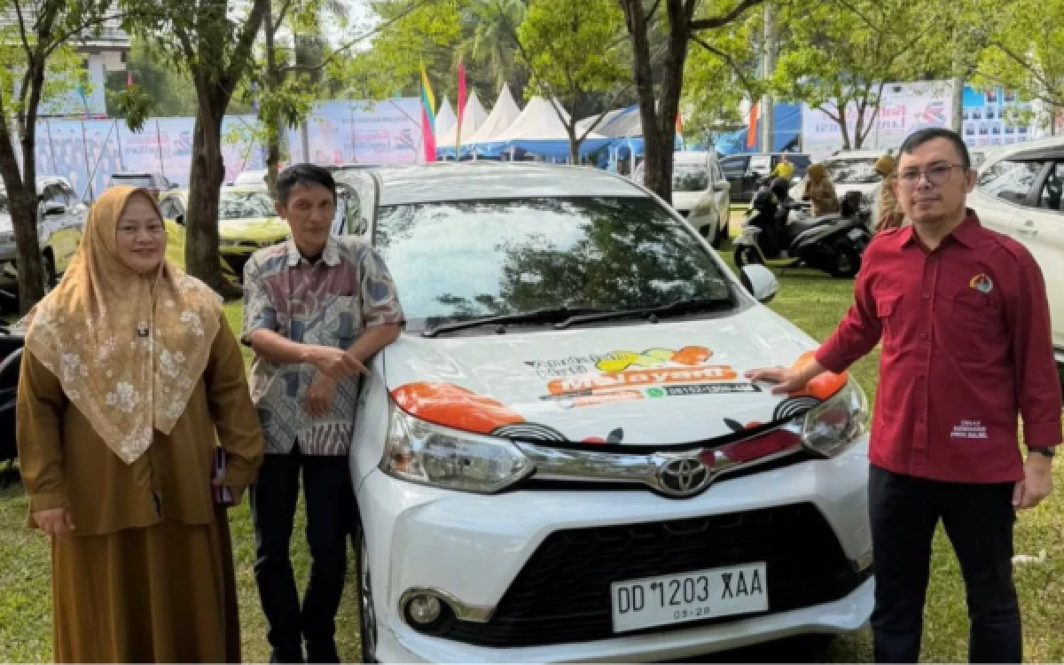 Thumbnail Berita - Jawab Kebutuhan Nakes, Gubernur Sulsel Serahkan Mobil Layanan Kesehatan untuk Warga Rongkong