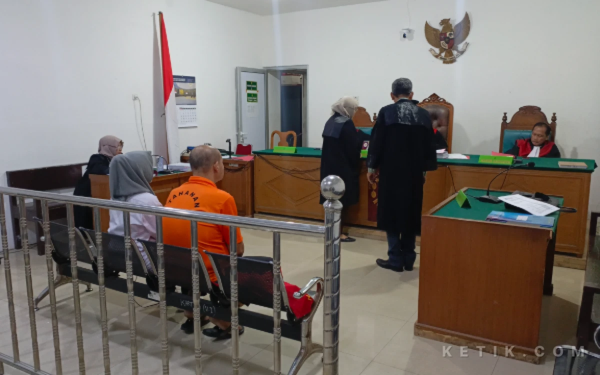 Thumbnail Berita - “VVIP Arena” Disusupi Polisi, Praktik Judi Cupang Online Terkuak di Pengadilan