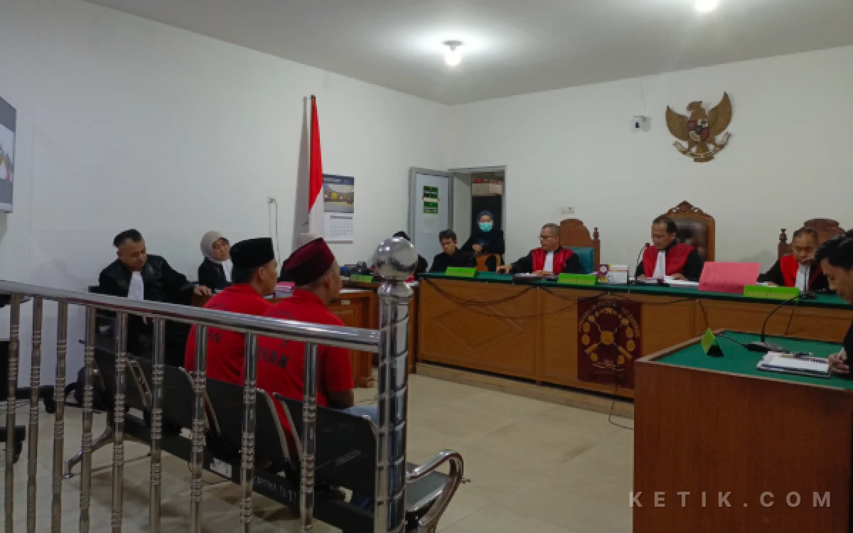 Thumbnail Berita - Modus Paket Sepatu Berisi Sabu 100 Gram, Dua Terdakwa Divonis Ringan 7 Tahun Penjara