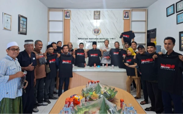 Thumbnail Berita - Perkuat Solidaritas dan Profesionalisme, PWI Sumenep Gelar Halalbihalal Lintas Generasi