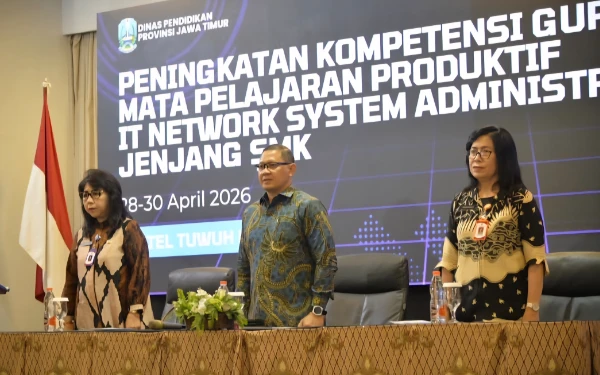 Thumbnail Berita - Kadindik Jatim Buka Peningkatan Kompetensi Guru IT Network System Administration, Dorong Penguatan Skill dan Daya Saing Lulusan SMK