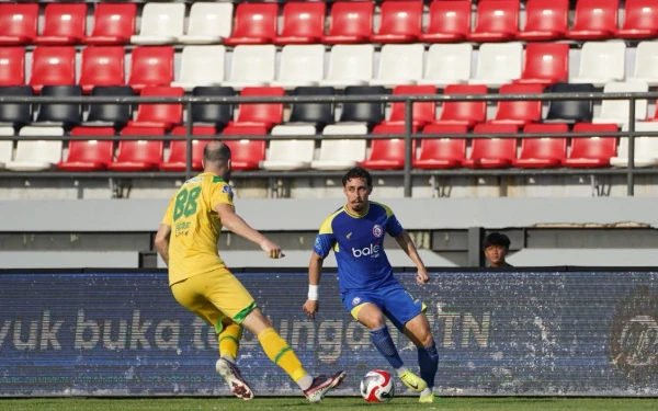 Thumbnail Kecewa Hasil Laga Kontra Persebaya, Arema FC Evaluasi Total dan Bakal Berjuang di Sisa Laga
