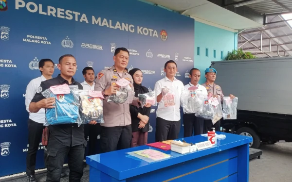 Thumbnail Berita - Terungkap! Kebakaran Gudang Rokok di Malang Ternyata Ulah Karyawan untuk Tutupi Penggelapan