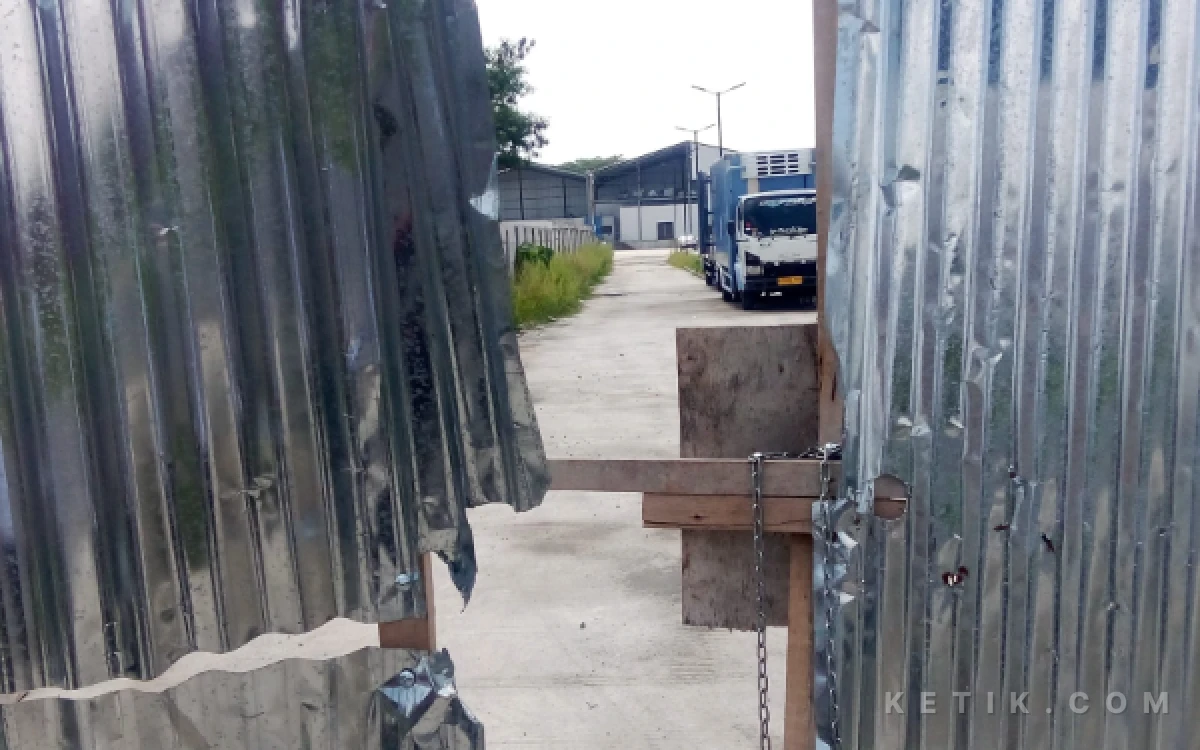 Thumbnail Berita - Pabrik Pengolahan Ayam Jombang Diduga Buka Paksa Segel Satpol PP, Ada Main Mata?