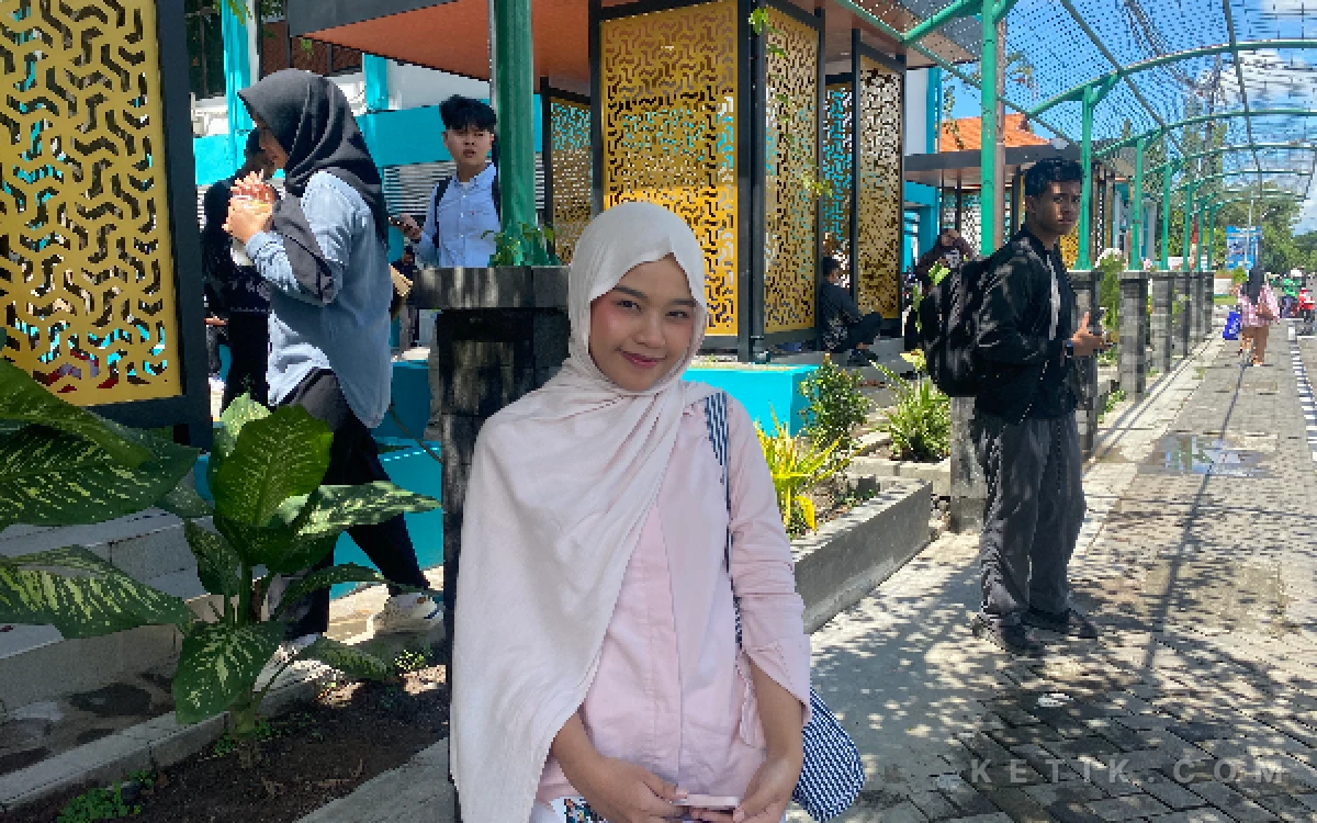 Thumbnail Berita - Perjuangan Peserta UTBK 2026, Rania dari Gresik Tempuh Jarak Jauh Demi Kampus Impian