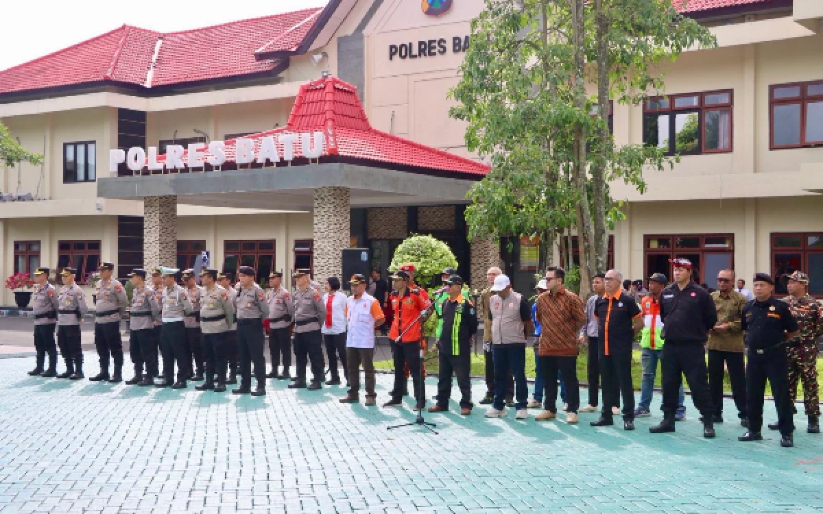 Thumbnail Berita - Jaga Wilayah Tetap Aman, Polres Batu Gelar Apel Kamtibmas Bersama Ormas