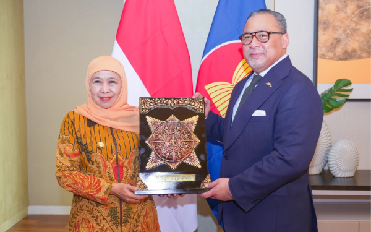 Thumbnail Berita - Gubernur Khofifah dan Dubes RI untuk Malaysia Komitmen Perkuat Sinergi Dagang, Pendidikan dan Perlindungan Tenaga Kerja