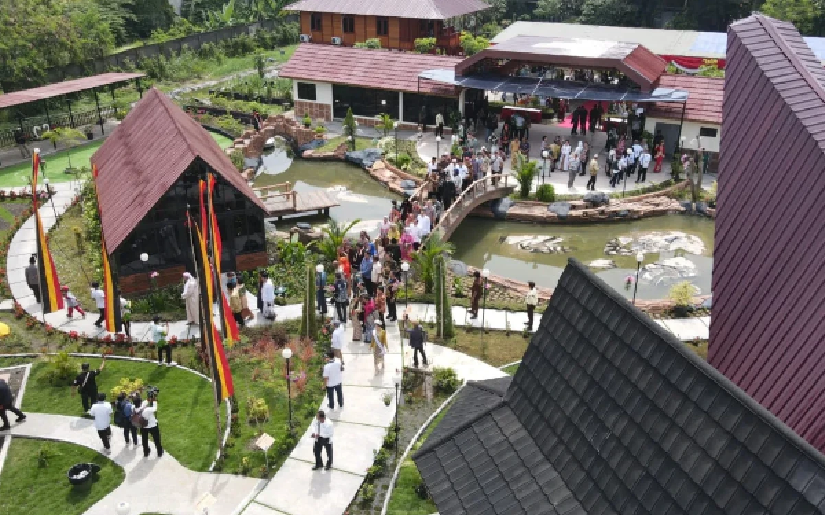 Thumbnail Berita - Keren! Taman Bhinneka Surabaya Sajikan Miniatur Indonesia dalam Satu Lokasi