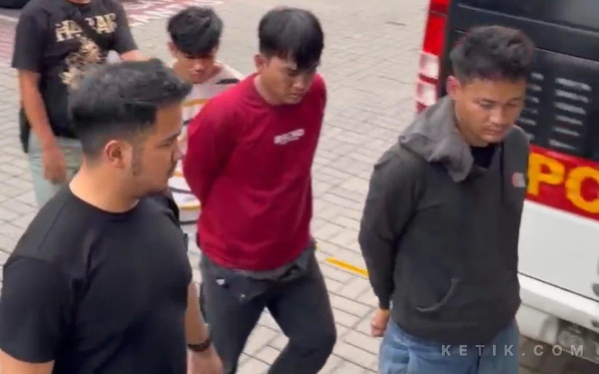 Thumbnail Berita - Polres Gresik Ungkap Kasus Penipuan Berkedok Jadi Pemilik Usaha MBG, Tiga Pelaku Ditangkap di Malang