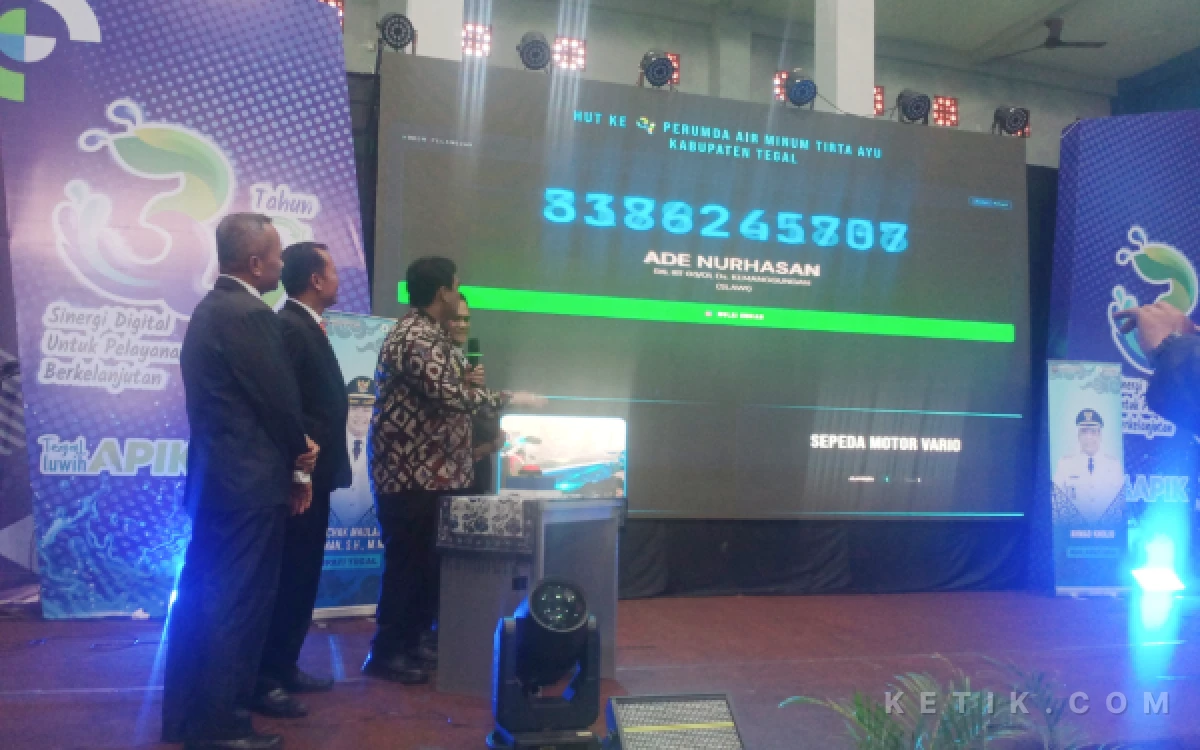 Thumbnail Berita - HUT ke-34 Perumda Tirta Ayu Tegal, Pelanggan Setia Dapat Penghargaan-Hadiah